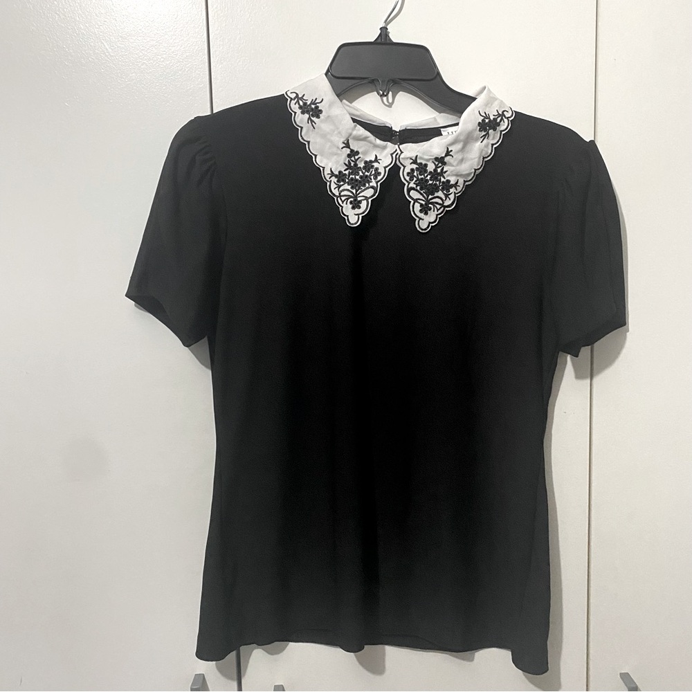 Collared embroidered blouse